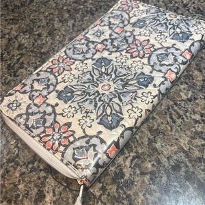 Vera Bradley personal travel organizer w/Lisbon Medallion Patterned Zipper Pouch